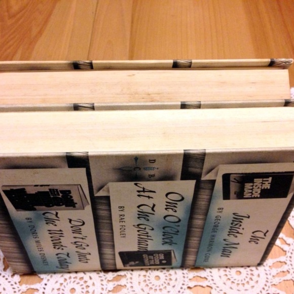 Vintage blue decor, Readers Digest Detective - Picture 7 of 8